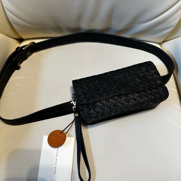 NWT Mandrn Black Ziggy Woven Leather Crossbody Bag - Picture 2 of 5